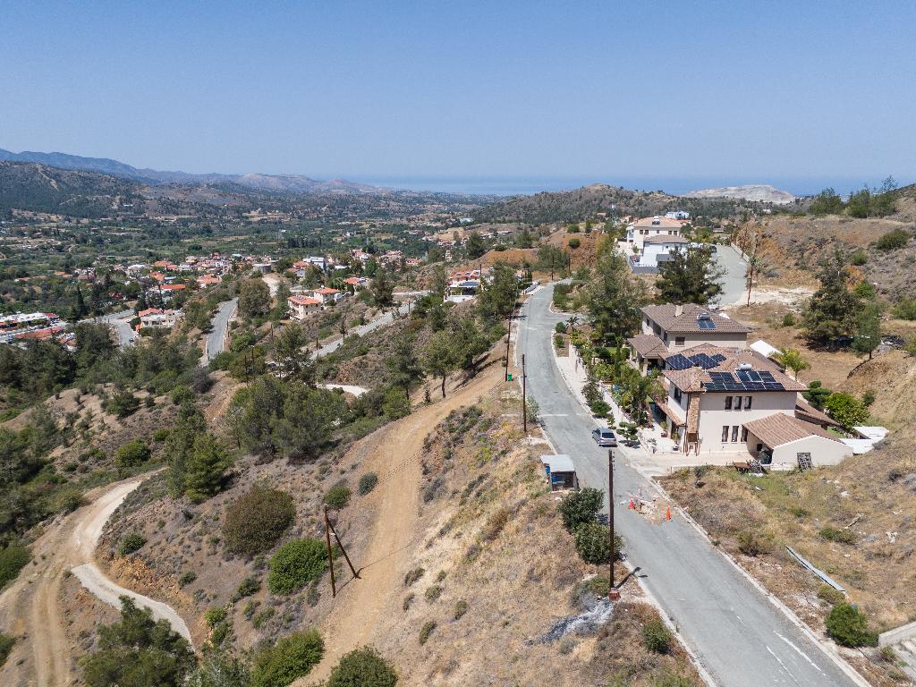 RESIDENTIAL PLOT EVRYCHOU 680m2 image 3