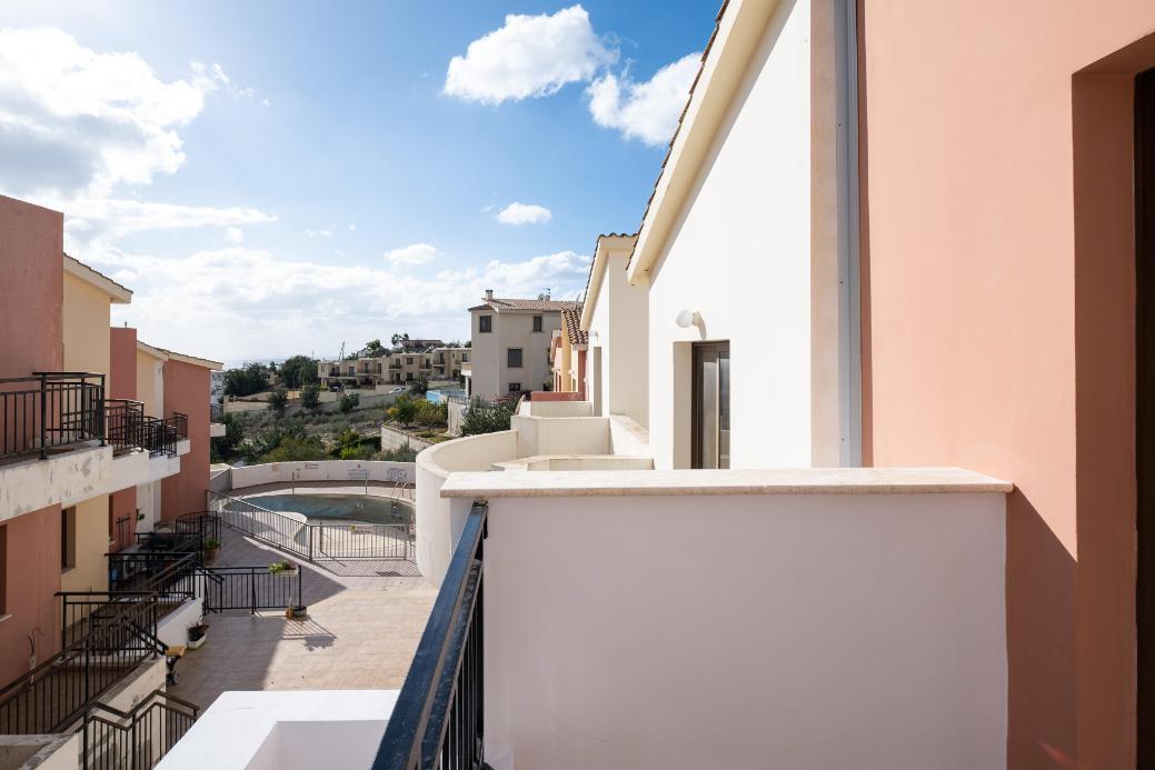 2 Bedroom Maisonette, Peyeia, Ppahos image 4