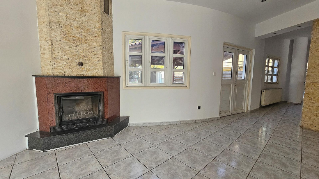 4-Bedroom Semi-Detached House - Pano Deftera, Nicosia image 4