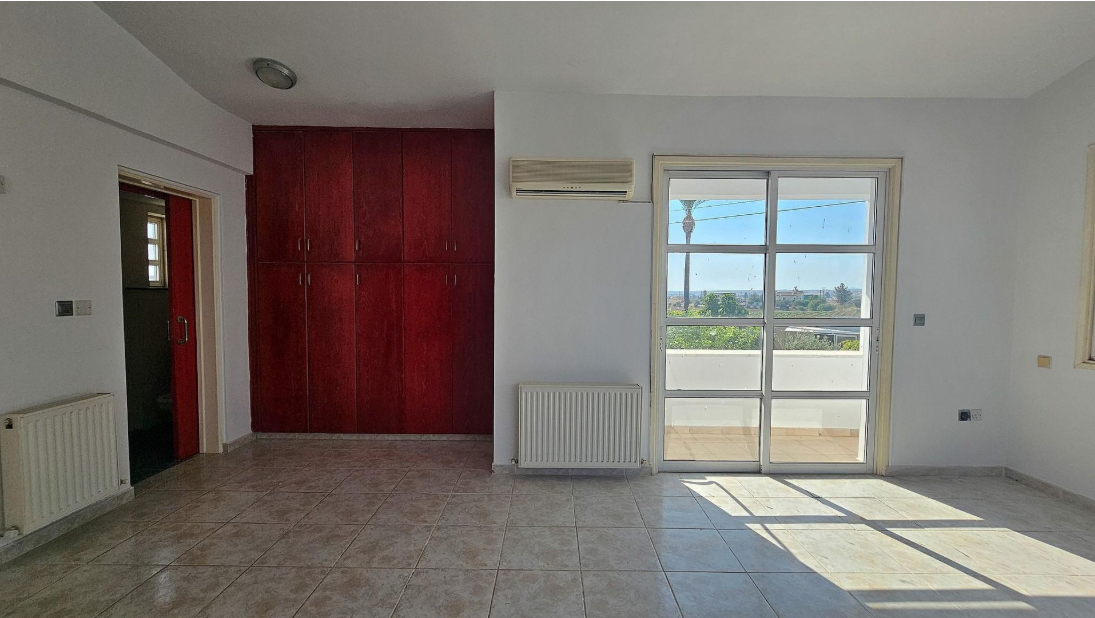 4-Bedroom Semi-Detached House - Pano Deftera, Nicosia image 17