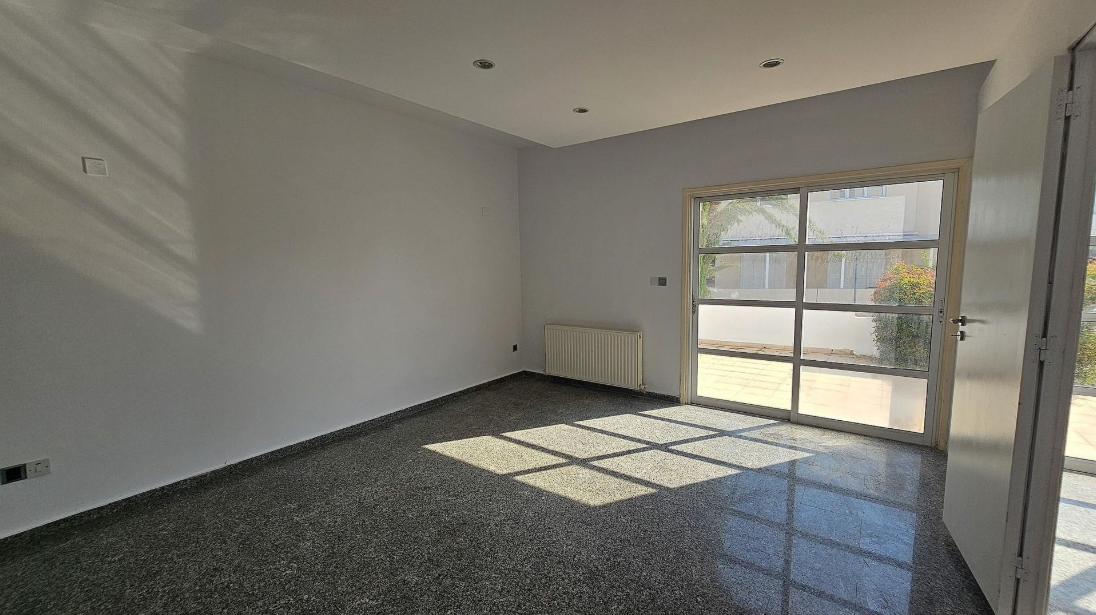 4-Bedroom Semi-Detached House - Pano Deftera, Nicosia image 28