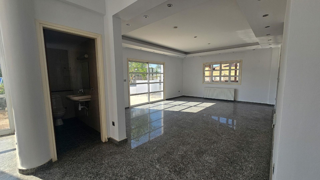 4-Bedroom Semi-Detached House - Pano Deftera, Nicosia image 5