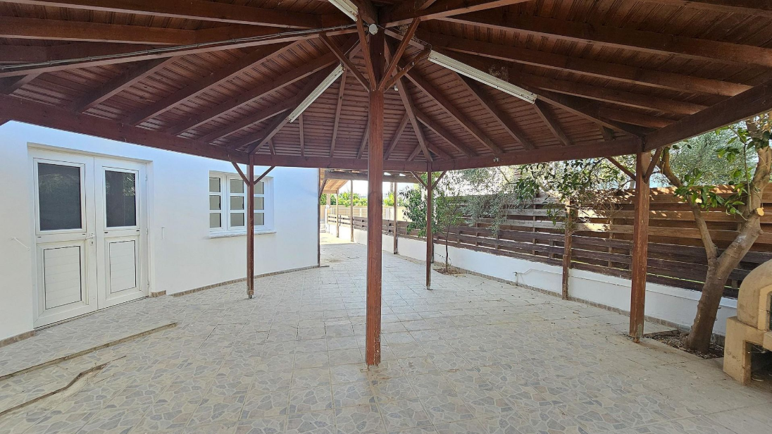 4-Bedroom Semi-Detached House - Pano Deftera, Nicosia image 11