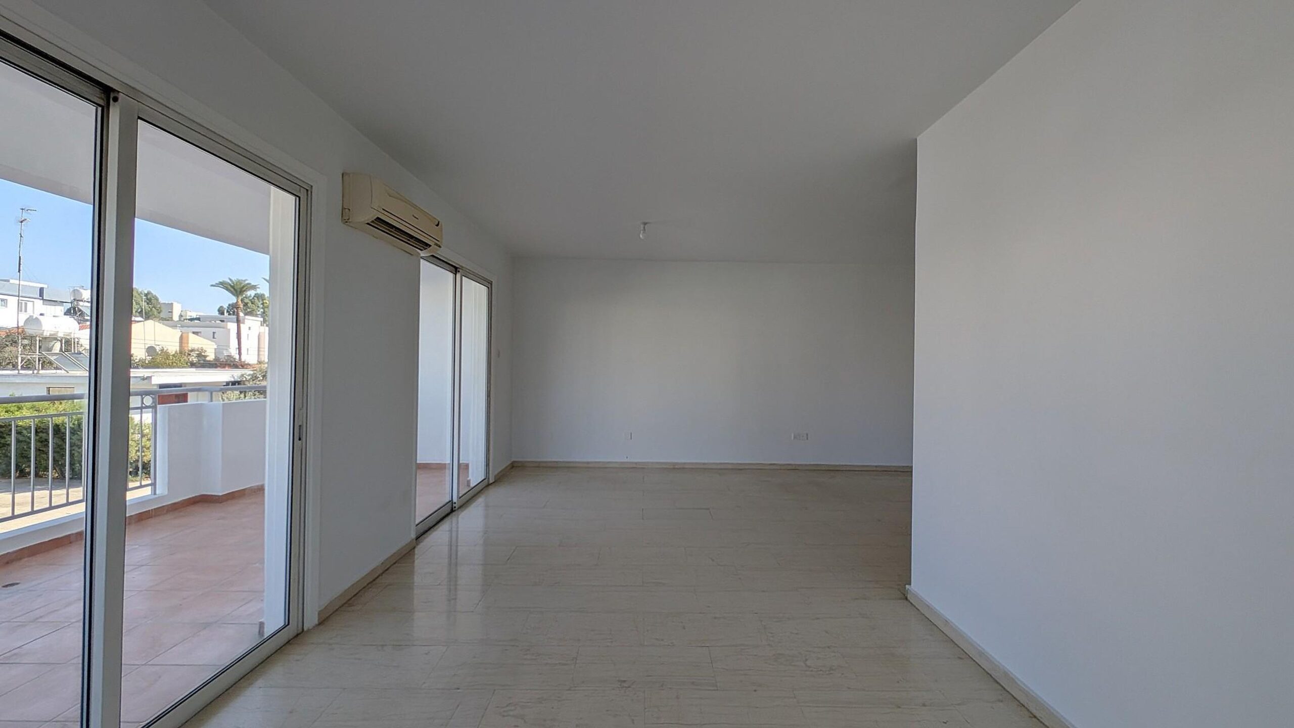 STYLISH 3-BEDROOM APARTMENT - STROVOLOS, NICOSIA image 8