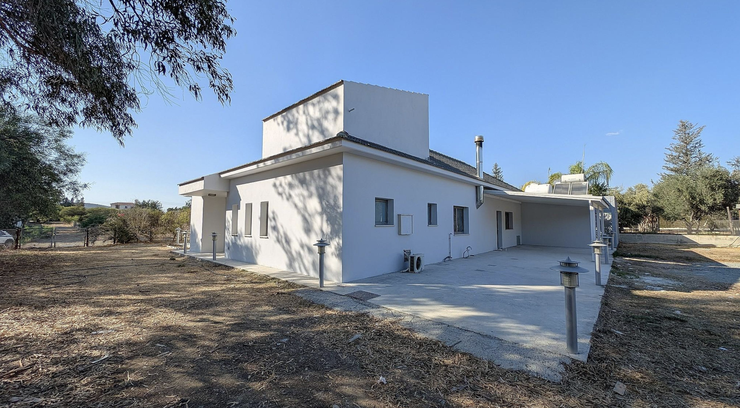 Elegant 3-Bedroom Detached Home with Pool image 21