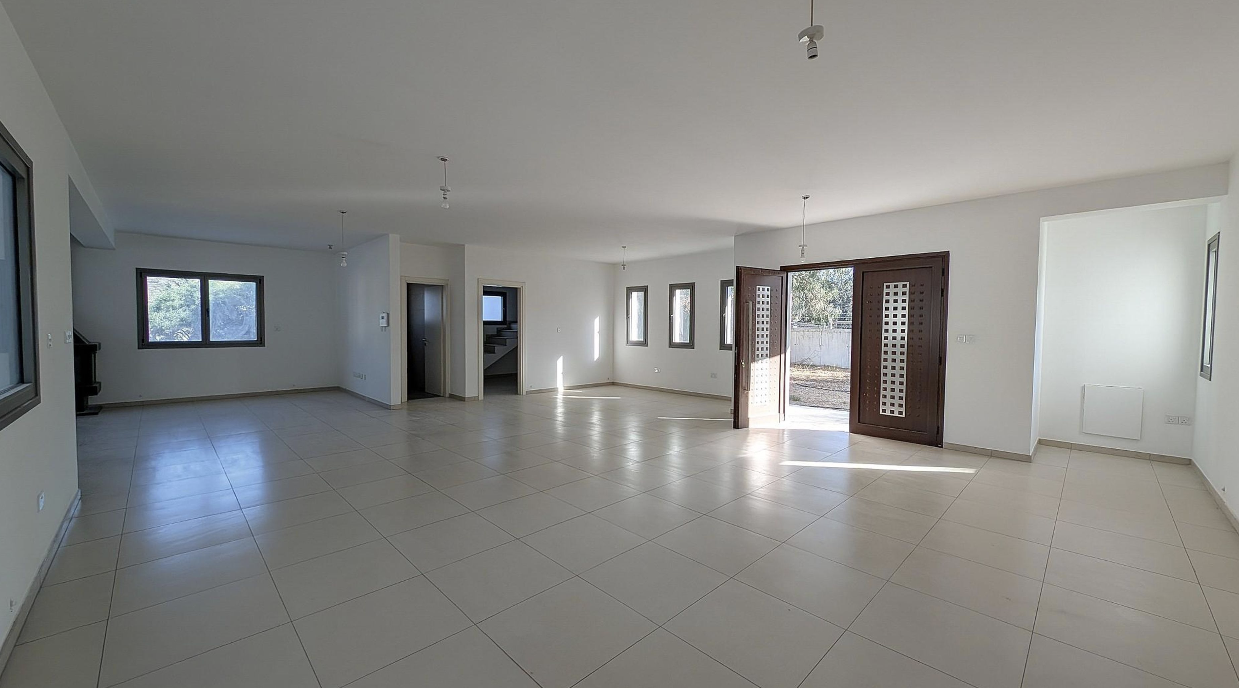 Elegant 3-Bedroom Detached Home with Pool image 20