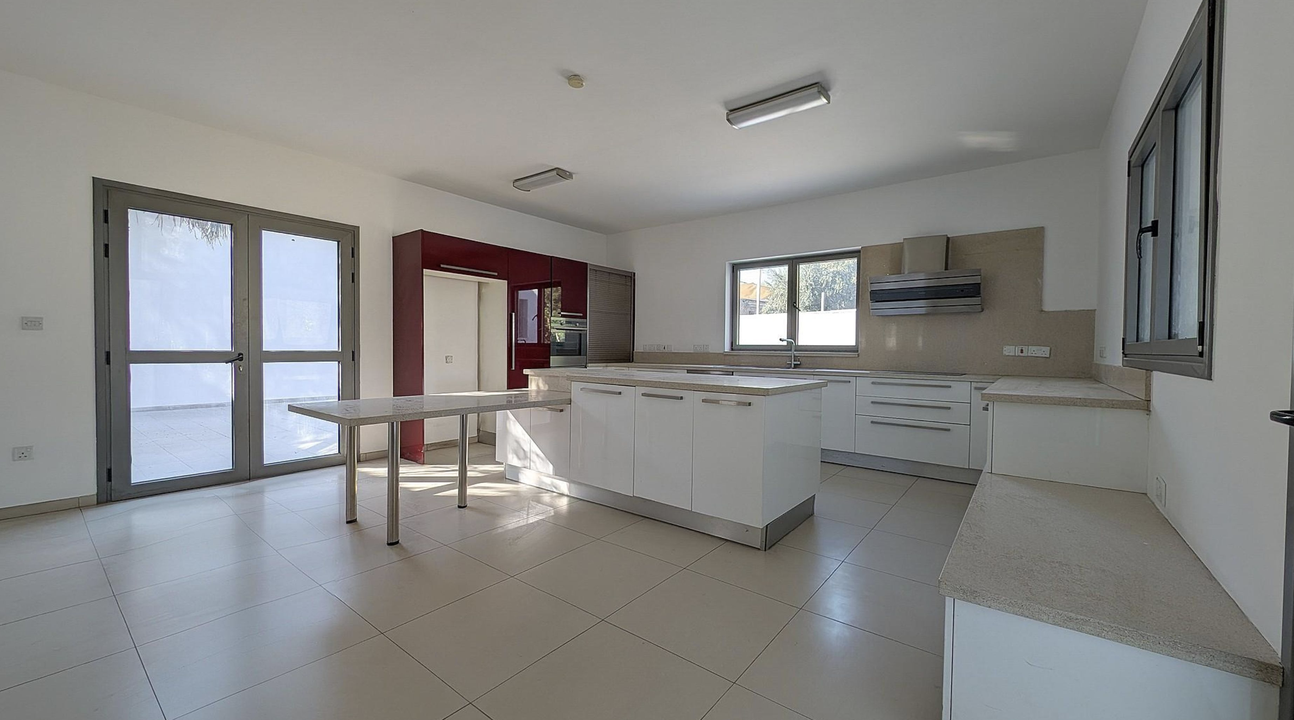 Elegant 3-Bedroom Detached Home with Pool image 10