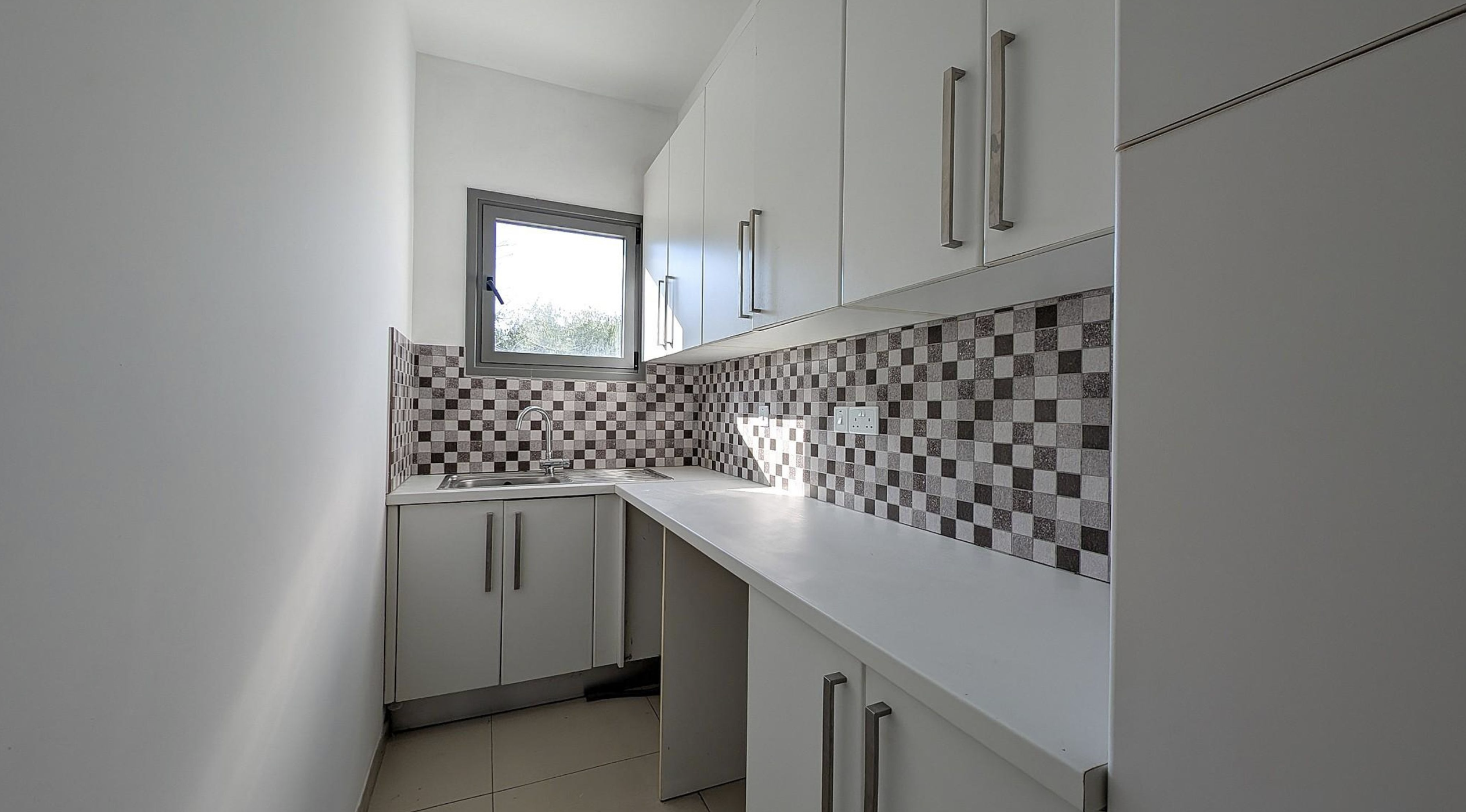 Elegant 3-Bedroom Detached Home with Pool image 16