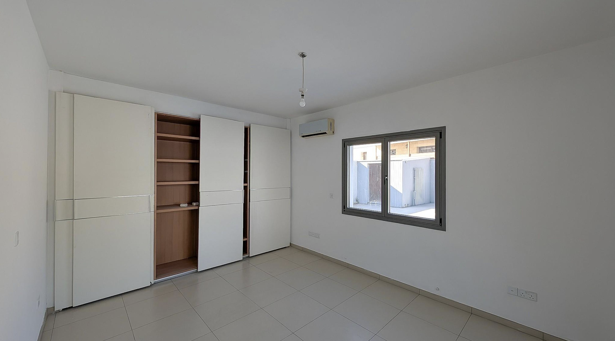 Elegant 3-Bedroom Detached Home with Pool image 13