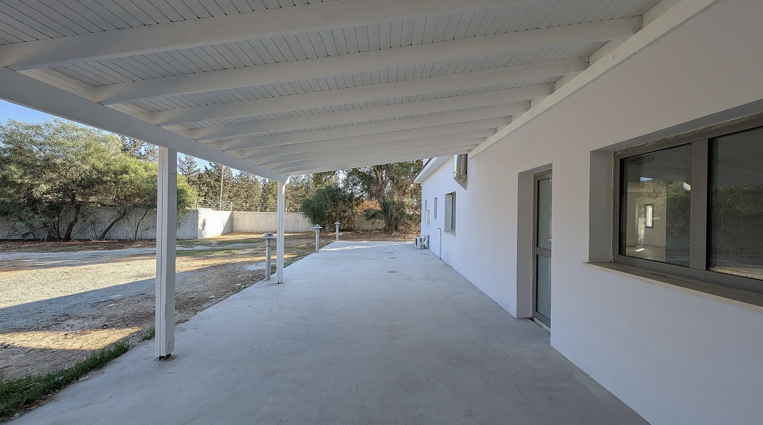 Elegant 3-Bedroom Detached Home with Pool image 6