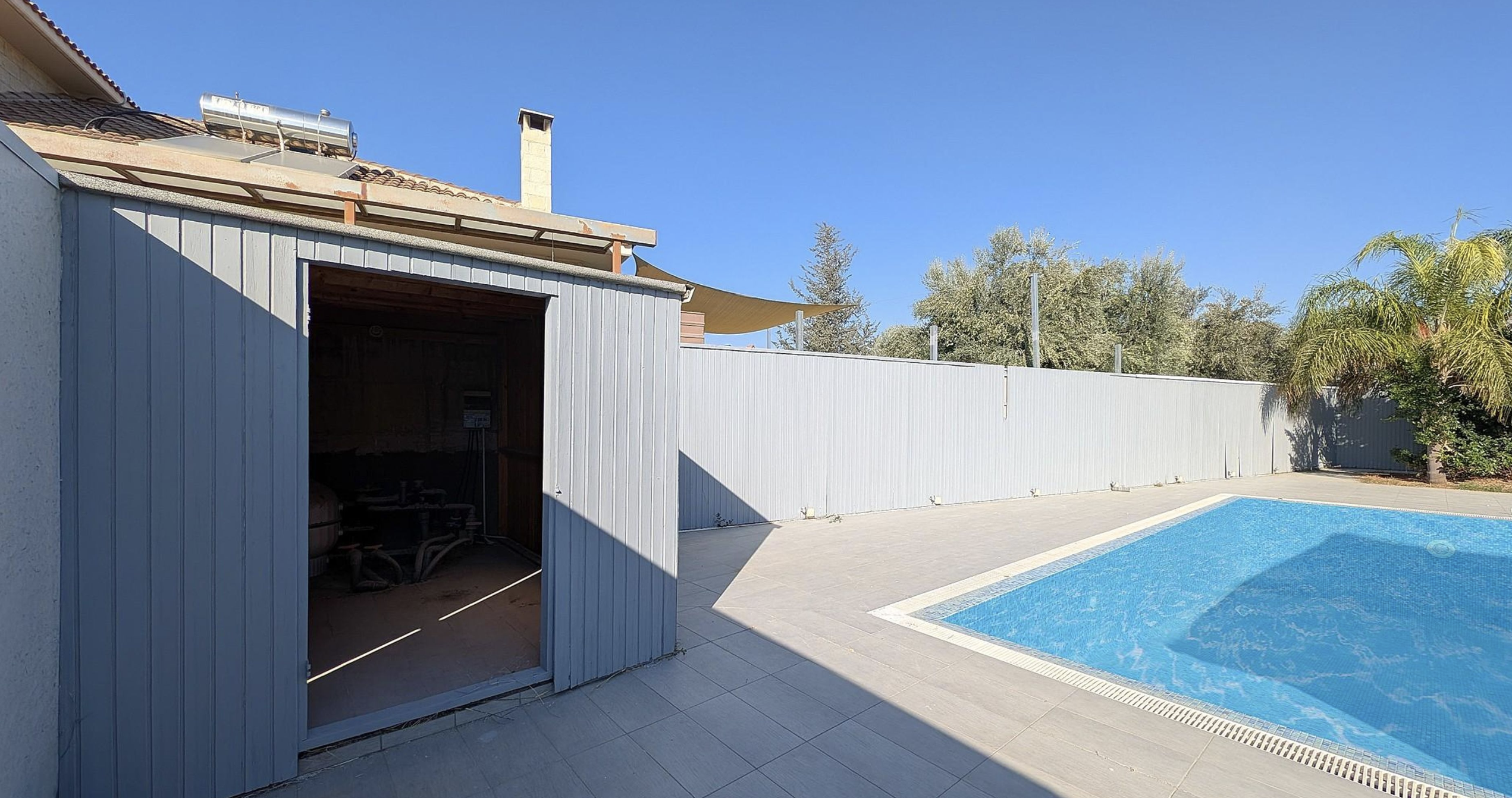 Elegant 3-Bedroom Detached Home with Pool image 8