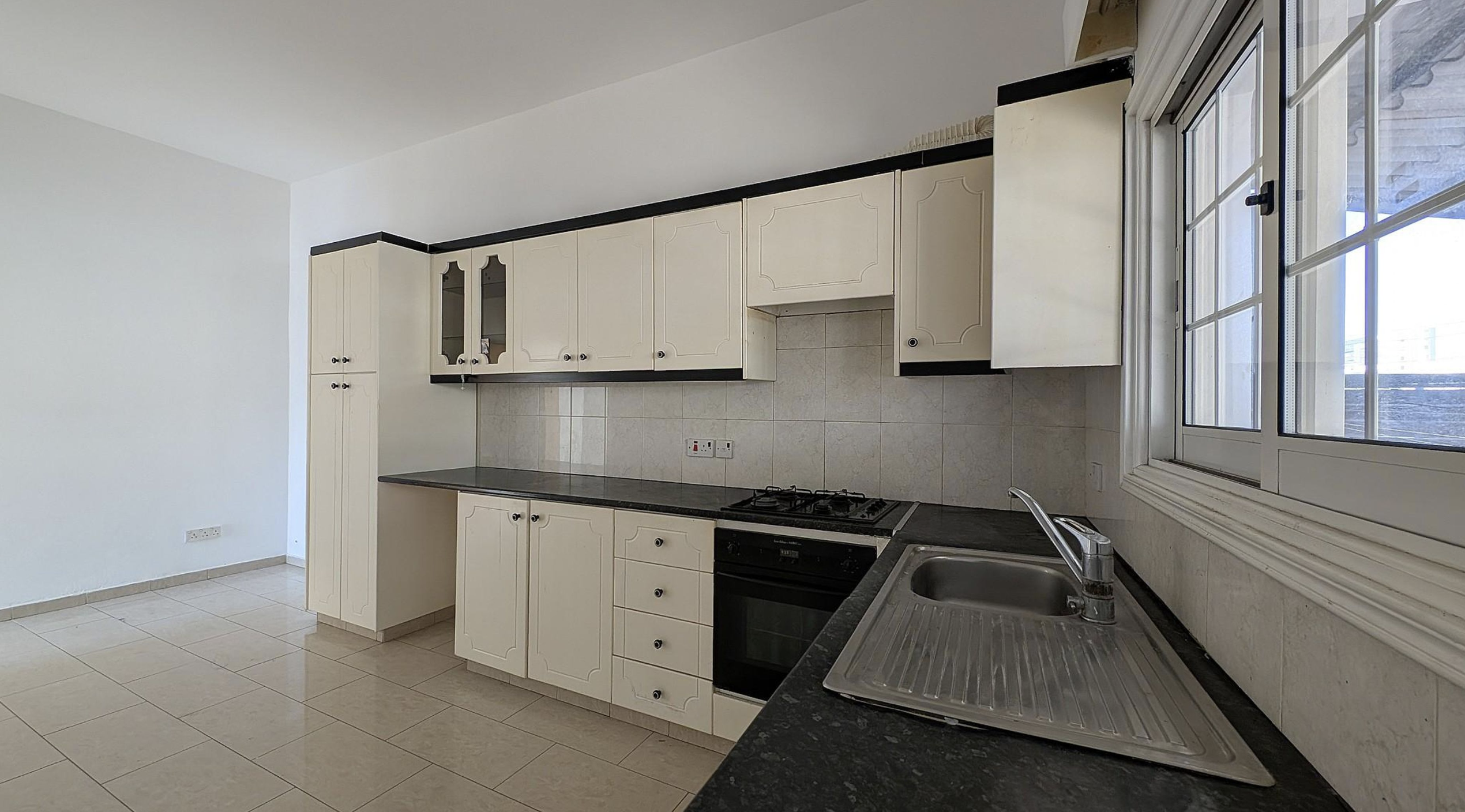 Three Bedroom Apartment - Agios Nikolaos, Larnaca image 4