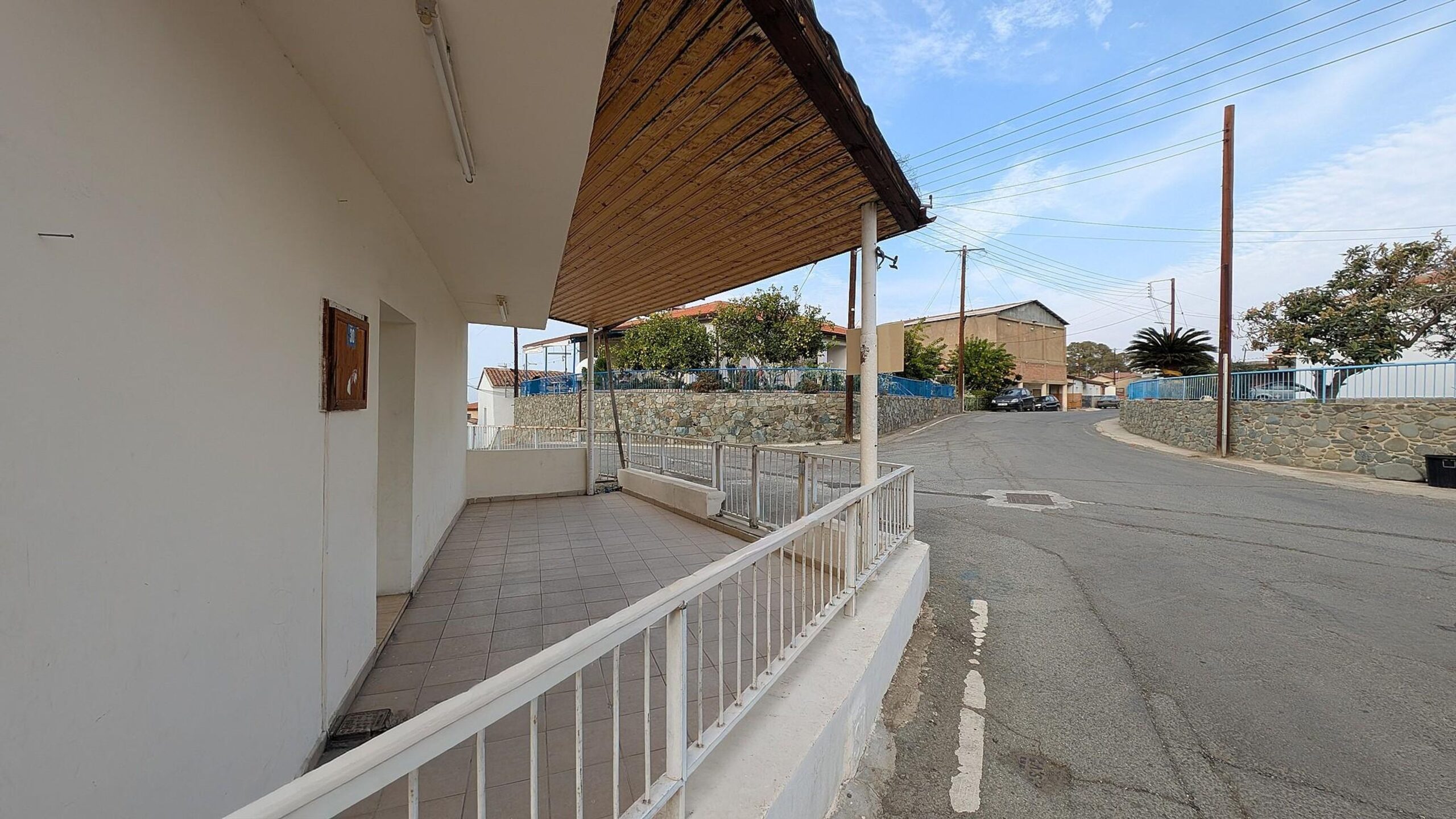 GROUND-FLOOR HOUSE ON CORNER PLOT - FLASOU, Nicosia District image 5