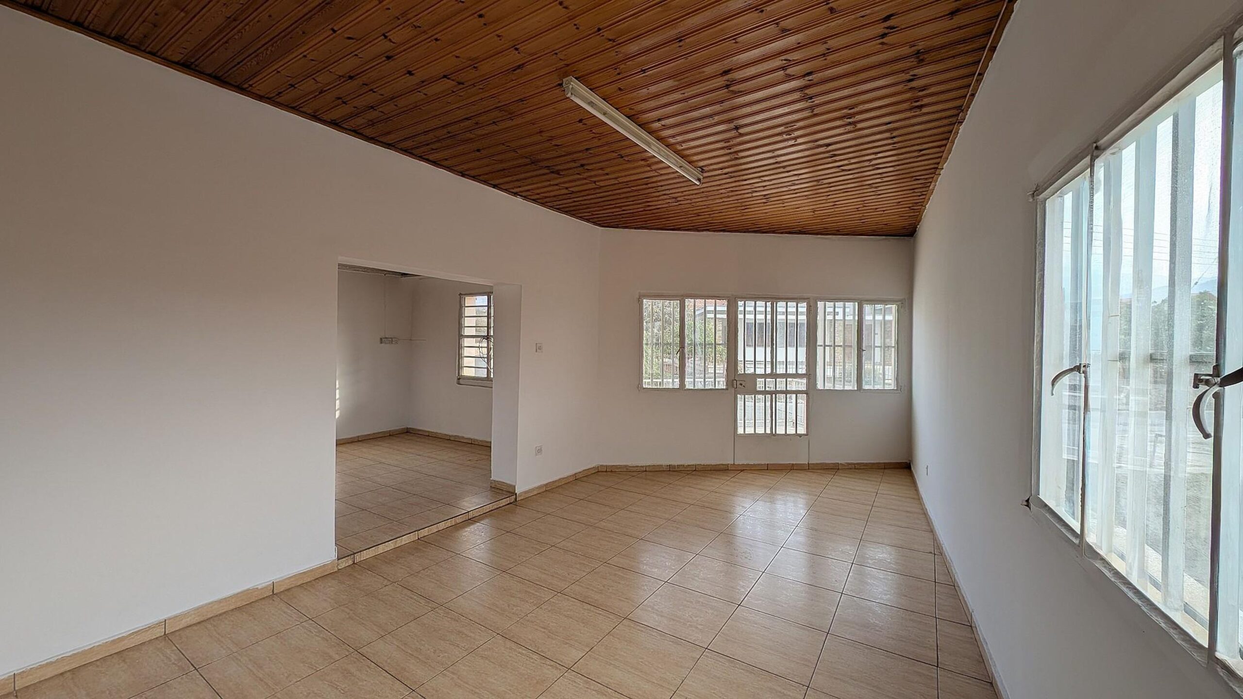 GROUND-FLOOR HOUSE ON CORNER PLOT - FLASOU, Nicosia District image 9
