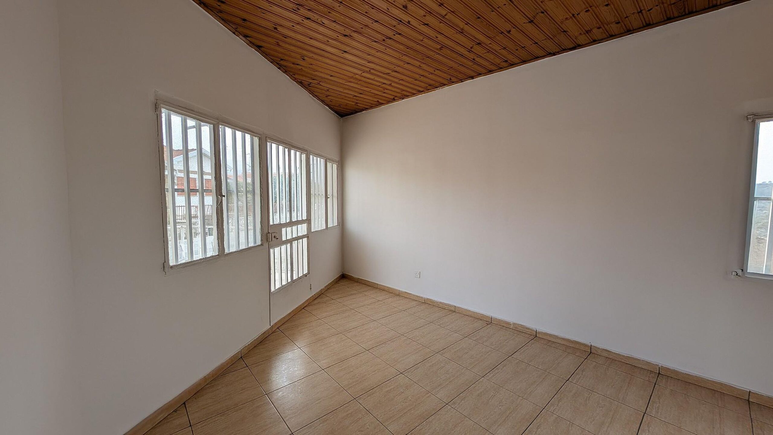 GROUND-FLOOR HOUSE ON CORNER PLOT - FLASOU, Nicosia District image 10