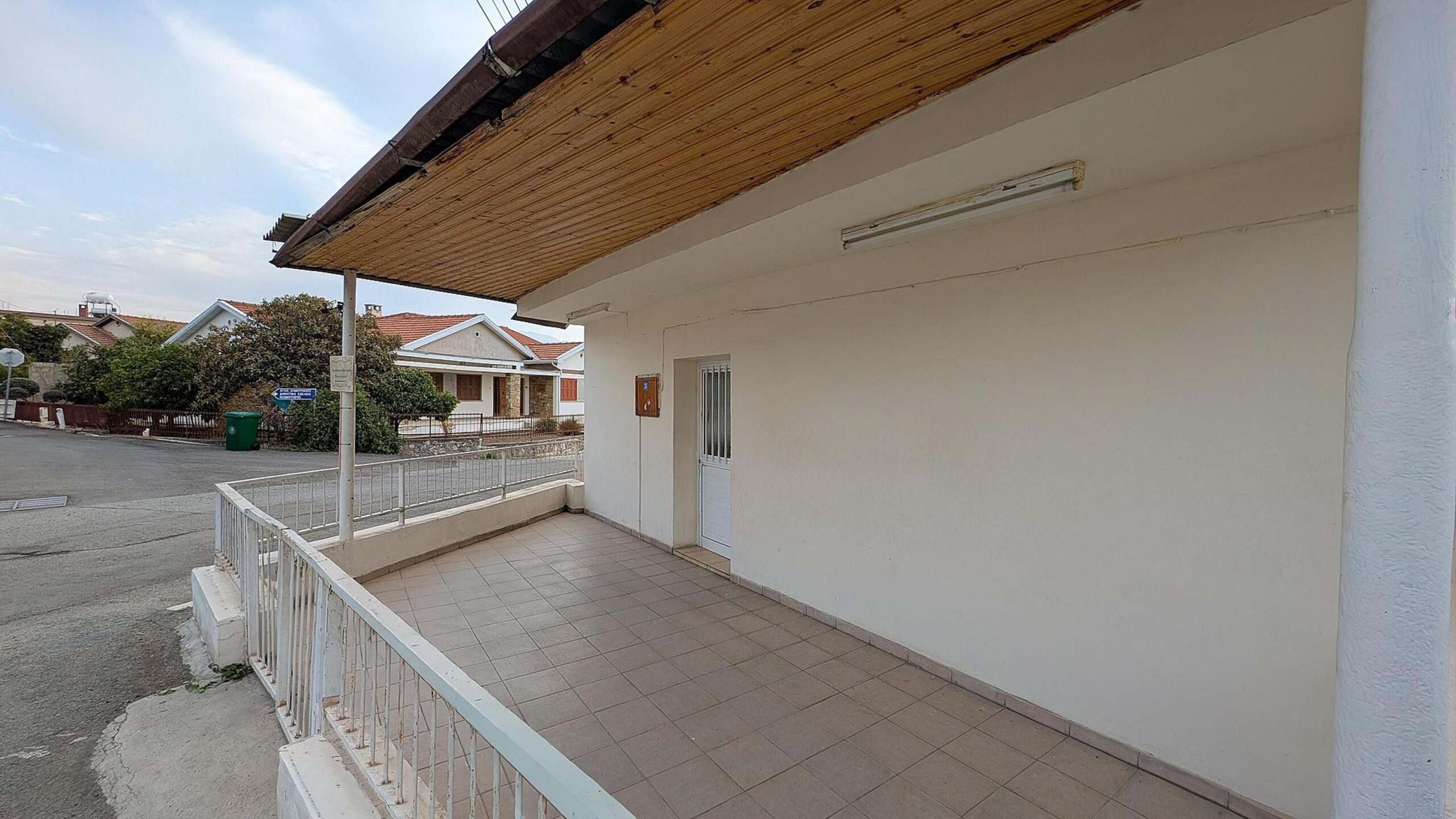 GROUND-FLOOR HOUSE ON CORNER PLOT - FLASOU, Nicosia District image 8