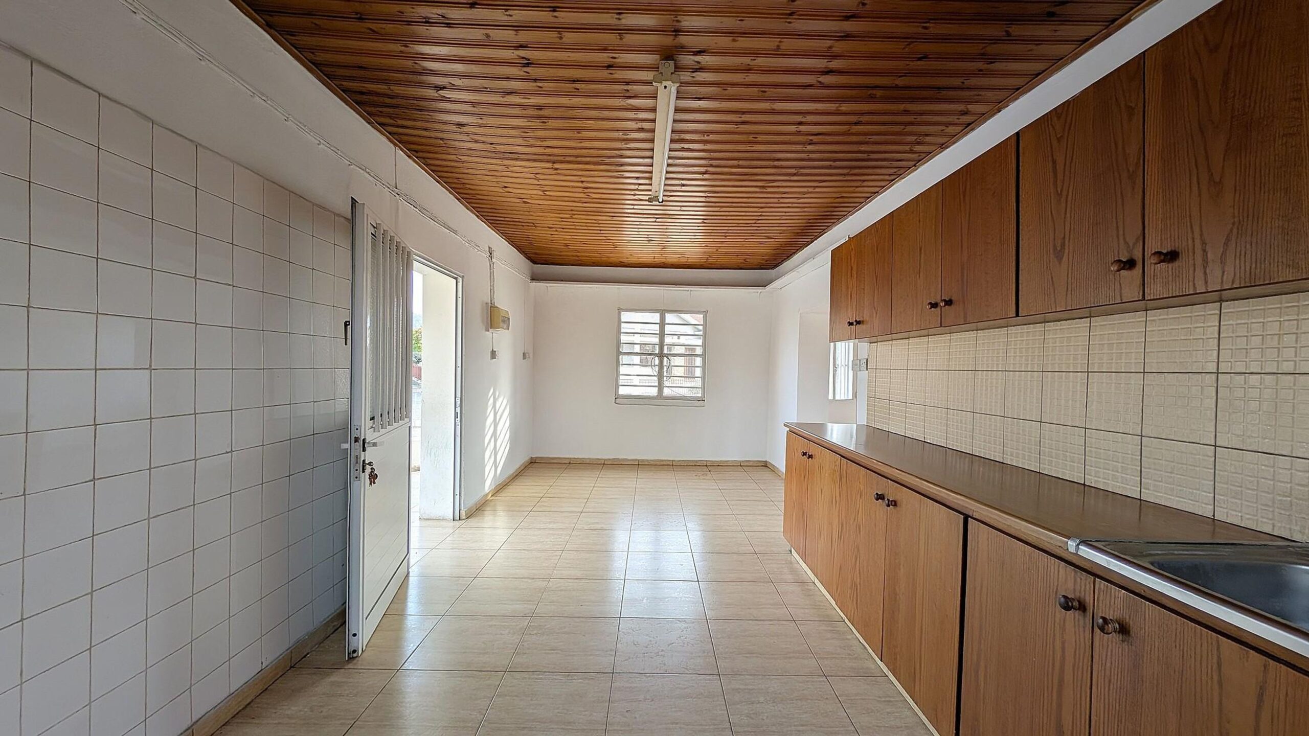 GROUND-FLOOR HOUSE ON CORNER PLOT - FLASOU, Nicosia District image 7