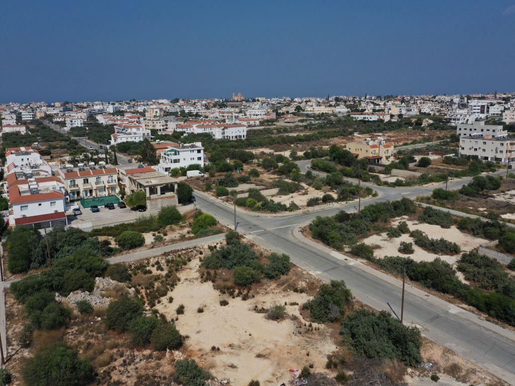 Γωνιακό Οικιστικό Οικόπεδο - Paralimni image 5