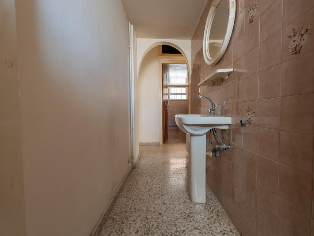 Ground Floor 3-Bedroom House in Aglantzia, Nicosia image 2
