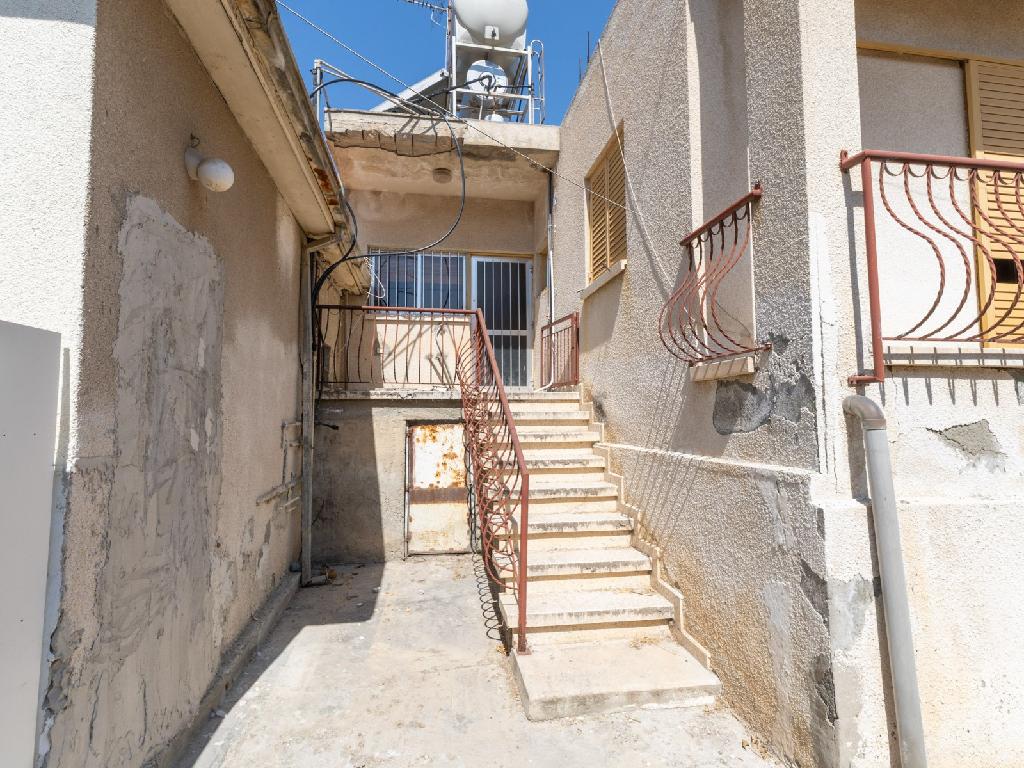 Ground Floor 3-Bedroom House in Aglantzia, Nicosia image 12