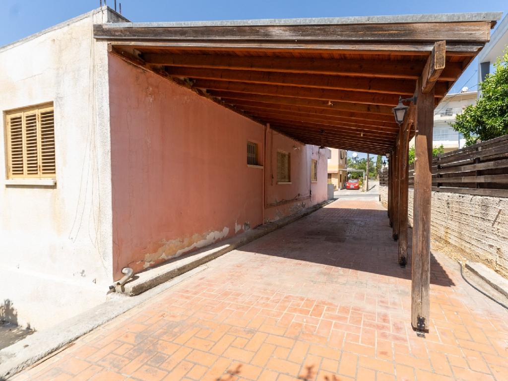 Ground Floor 3-Bedroom House in Aglantzia, Nicosia image 11