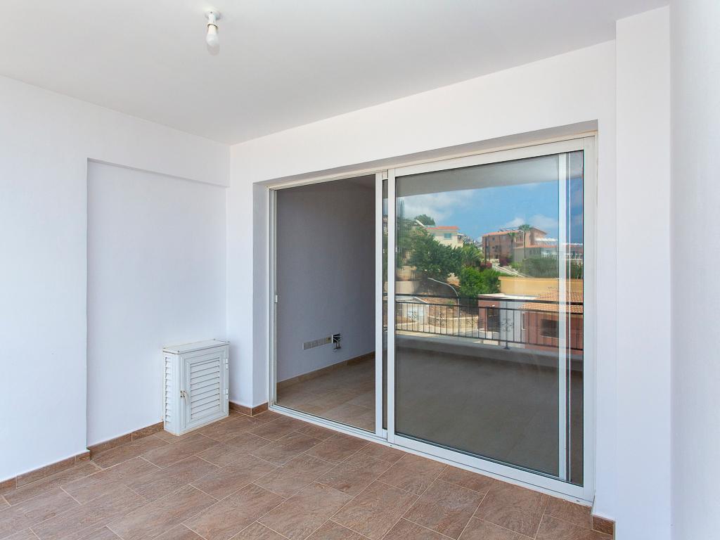 For Sale: 2-Bedroom Apartment in Peyia, Paphos image 5