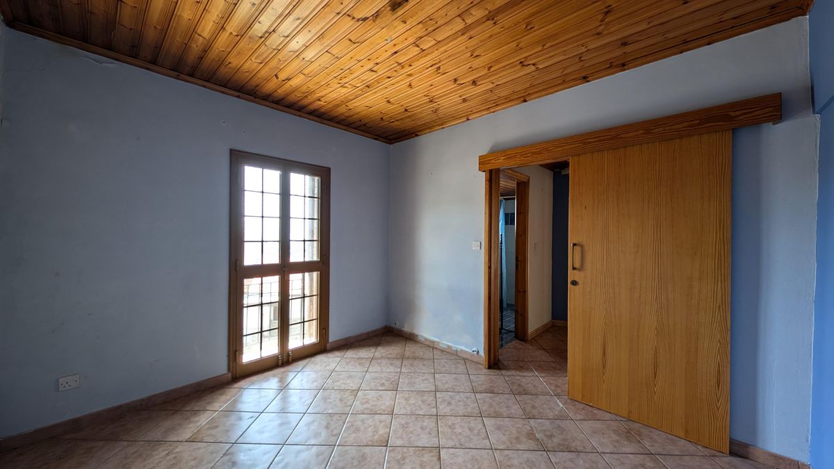 Three-storey building in Chandria, Limassol image 6