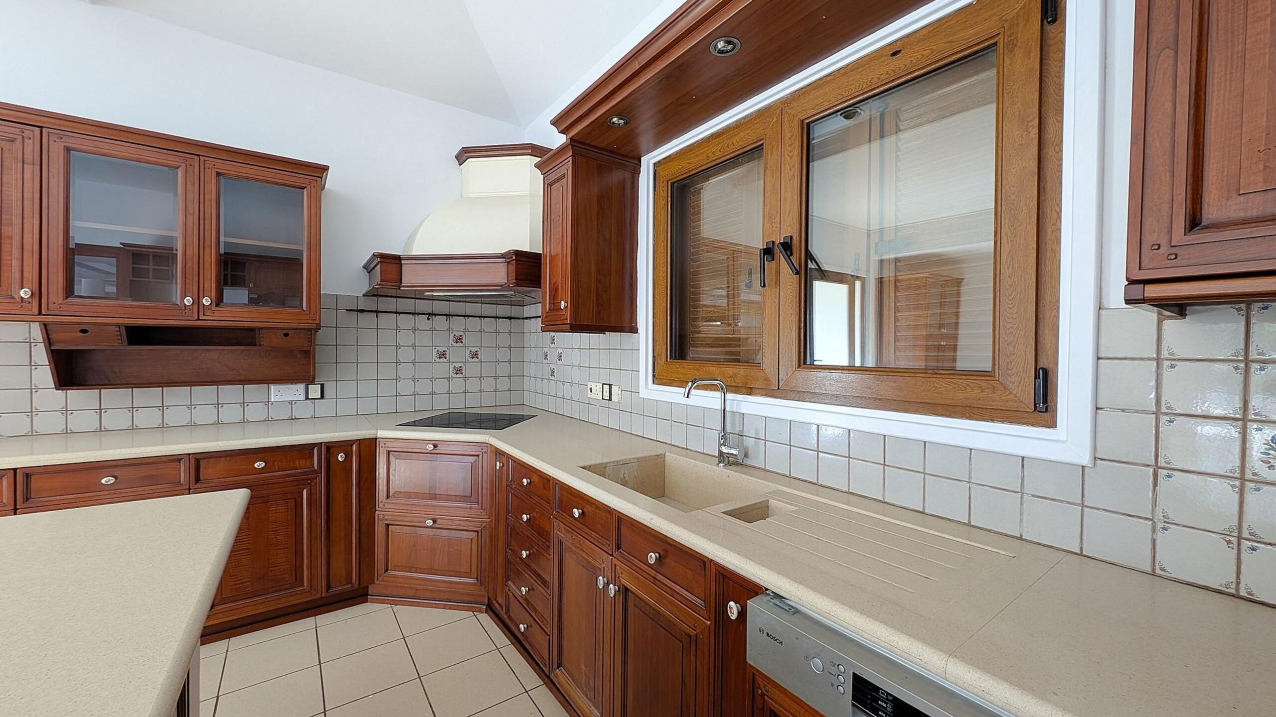 Luxury Two-Storey Mansion - Latsia (Agios Georgios), Nicosia image 43