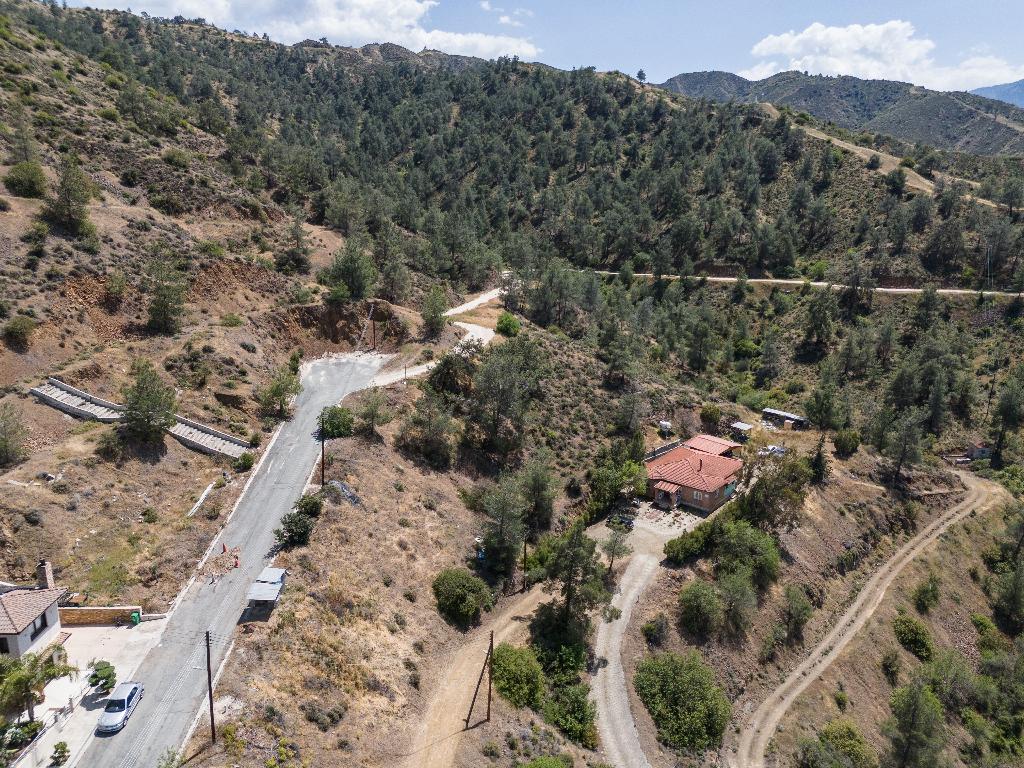 Plot - Evrychou , Nicosia image 3