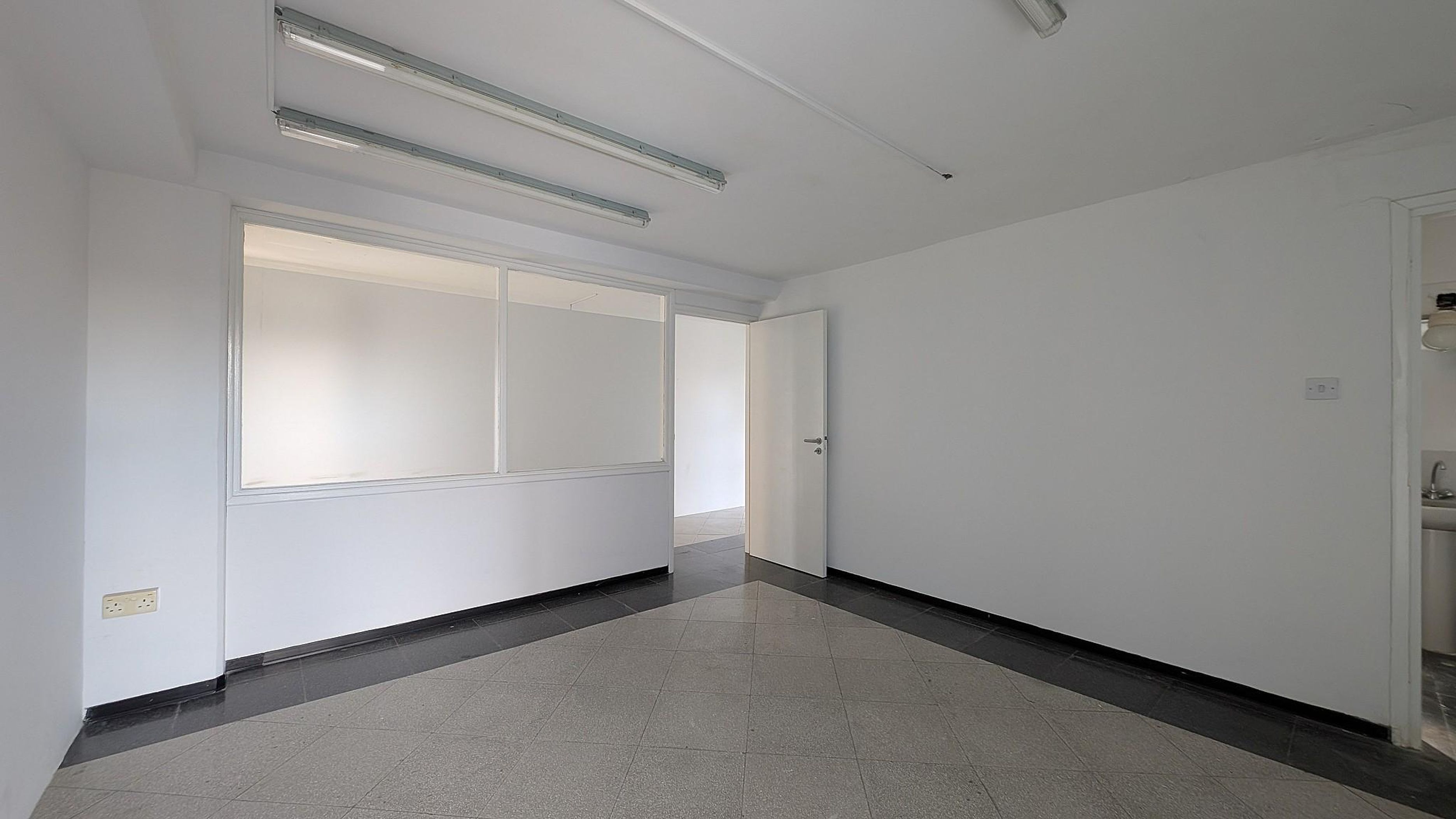 Commercial Building for Sale – Kokkinotrimithia, Nicosia image 3