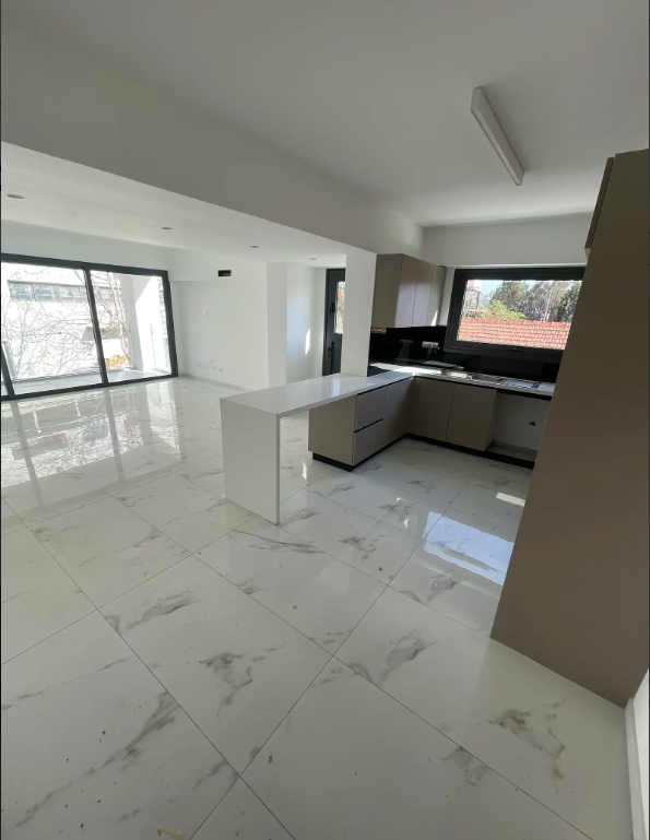 Spacious 2 En-Suite Bedroom Apartment + Guest WC , Central Nicosia - Near Famagusta Gate image 7