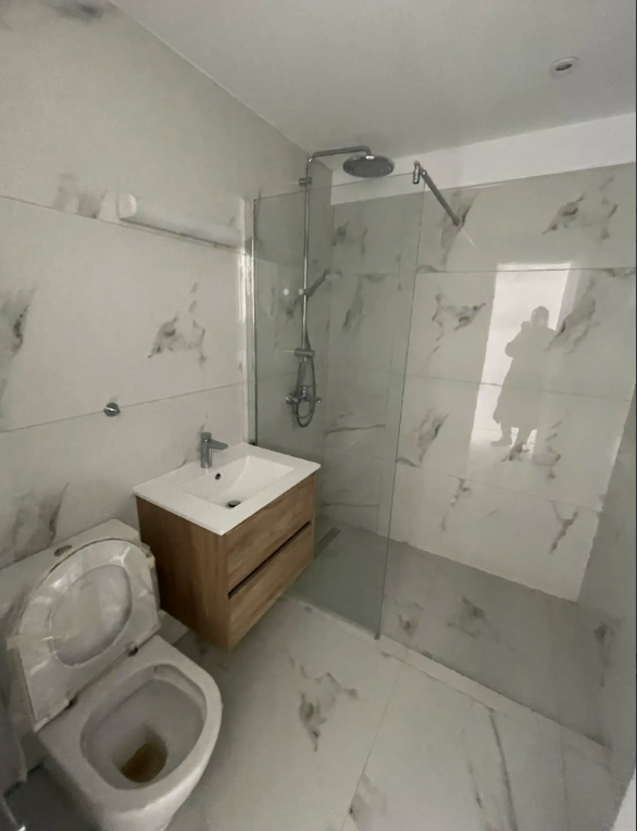 Spacious 2 En-Suite Bedroom Apartment + Guest WC , Central Nicosia - Near Famagusta Gate image 6