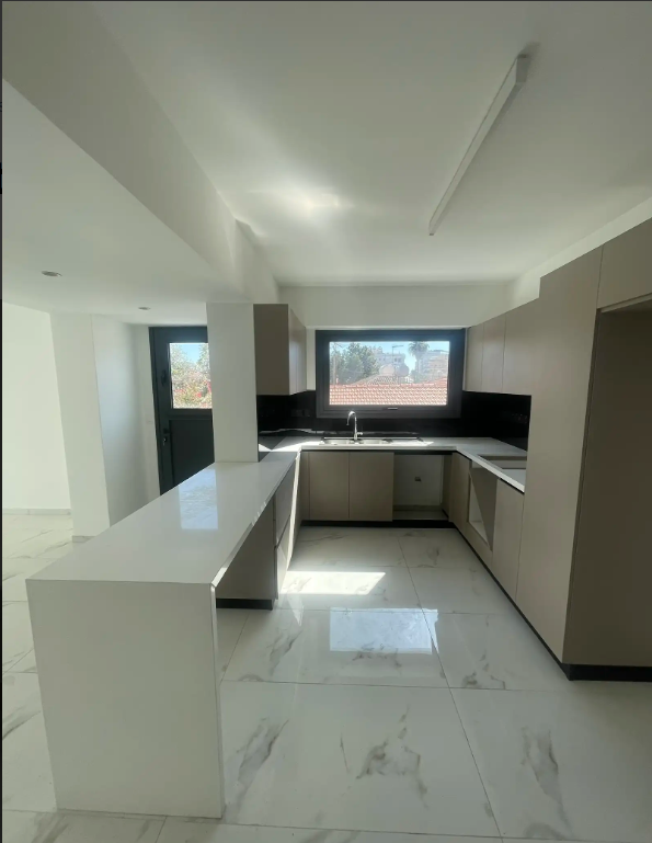 Spacious 2 En-Suite Bedroom Apartment + Guest WC , Central Nicosia - Near Famagusta Gate image 2