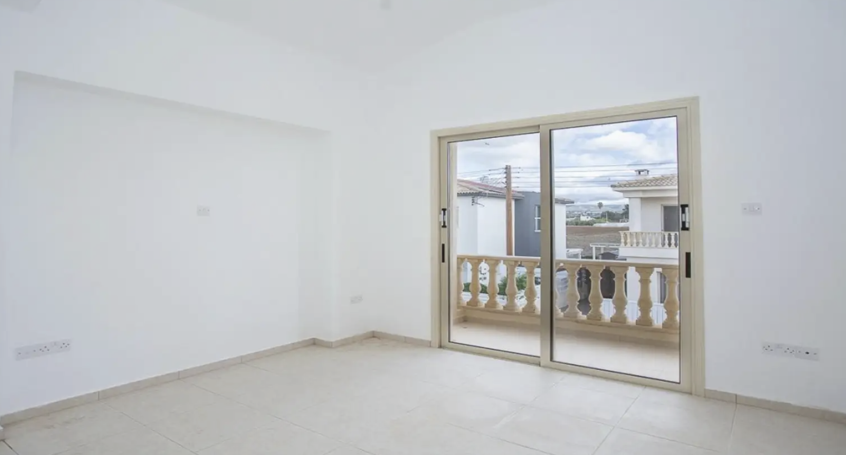 Detached 3-Bedroom House with Private Pool - Mandria, Limassol District image 4