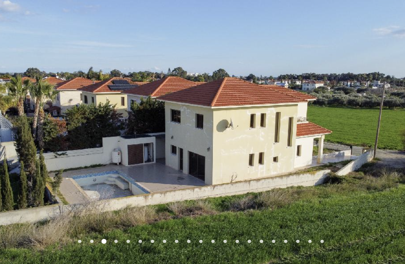 Luxury Five-Bedroom Detached Villa image 14