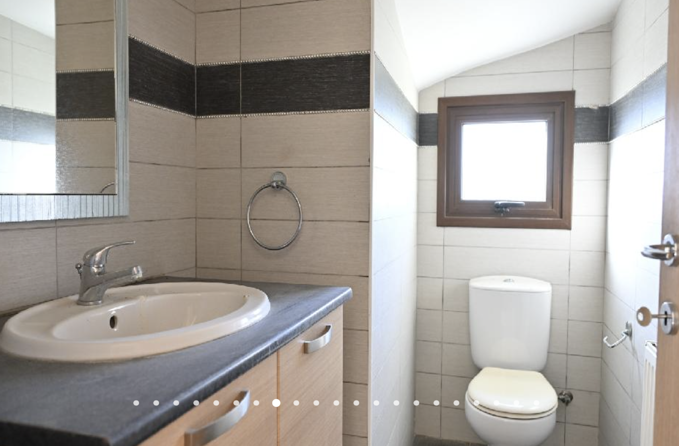 Luxury Five-Bedroom Detached Villa image 5