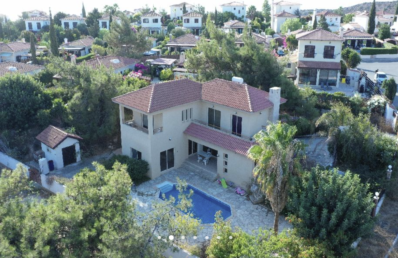 ELEGANT TWO-STOREY HOUSE WITH LARGE PLOT & POOL image 6