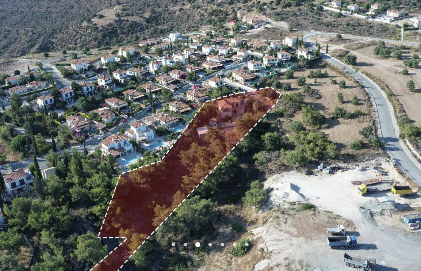 ELEGANT TWO-STOREY HOUSE WITH LARGE PLOT & POOL image 3