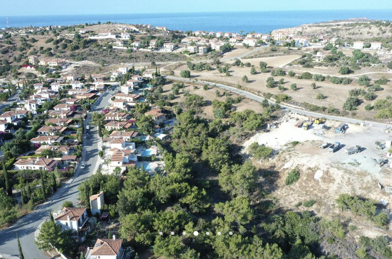 ELEGANT TWO-STOREY HOUSE WITH LARGE PLOT & POOL image 5