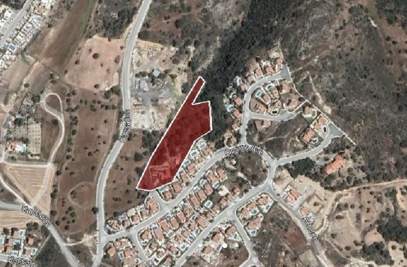 ELEGANT TWO-STOREY HOUSE WITH LARGE PLOT & POOL image 2