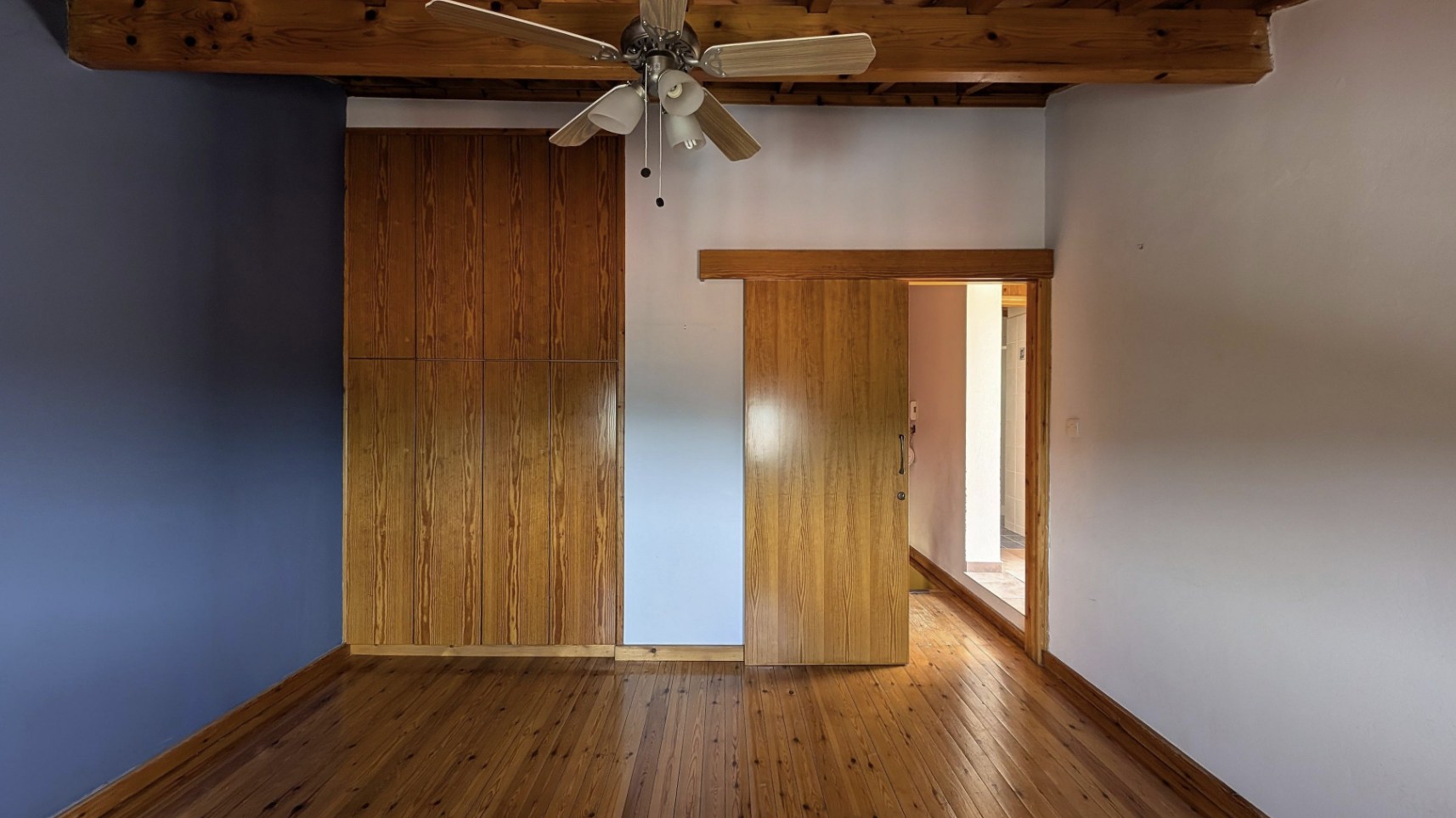 Three-Storey Property image 16