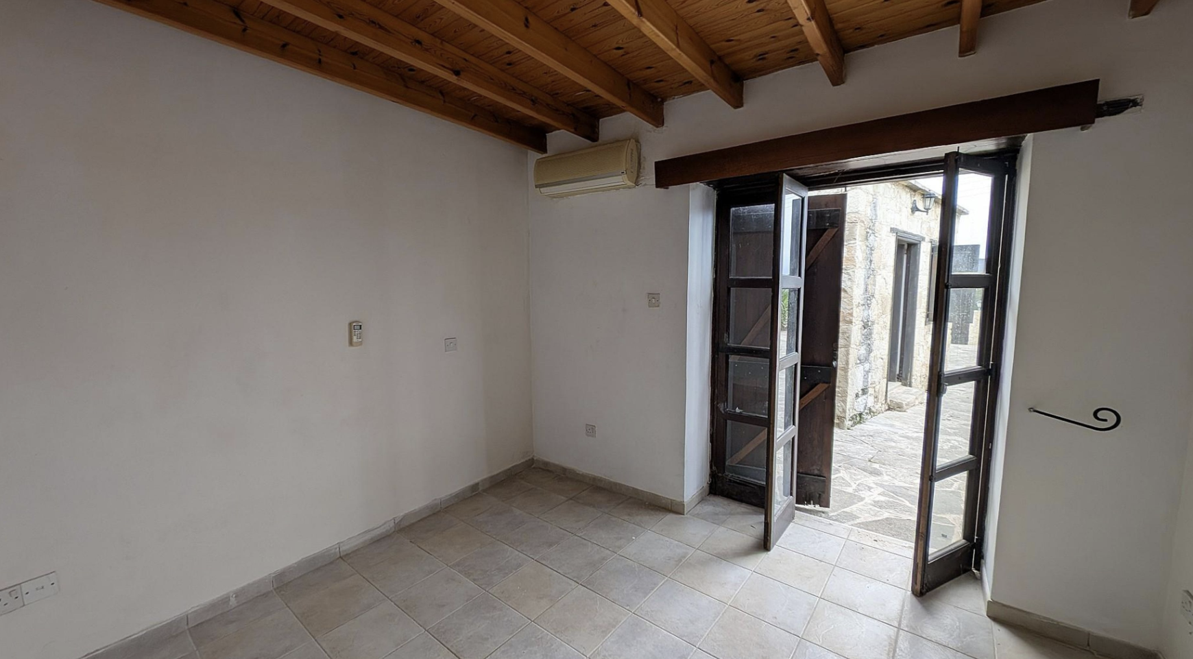 4 Bedroom House -NEO CHORIO, PAPHOS image 16