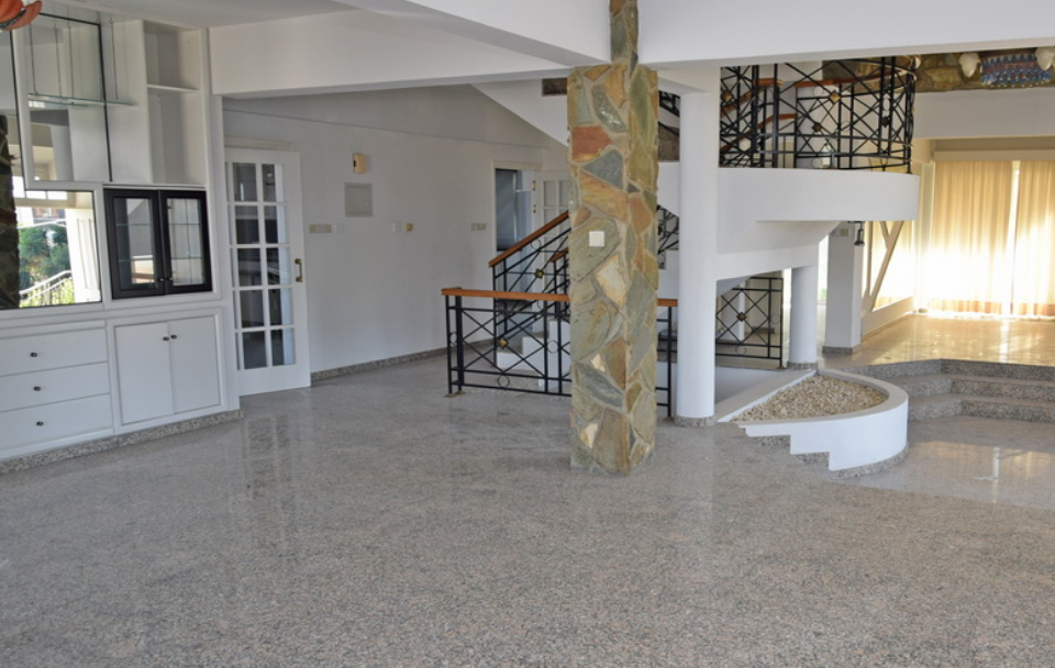 Four-Bedroom House in Egkomi, Nicosia image 3