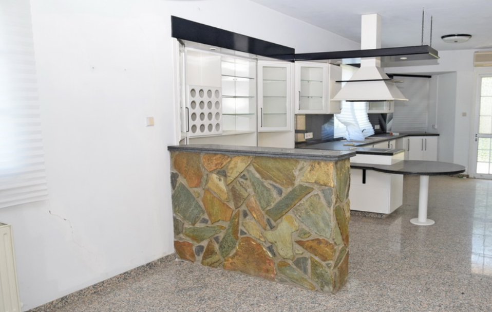 Four-Bedroom House in Egkomi, Nicosia image 7