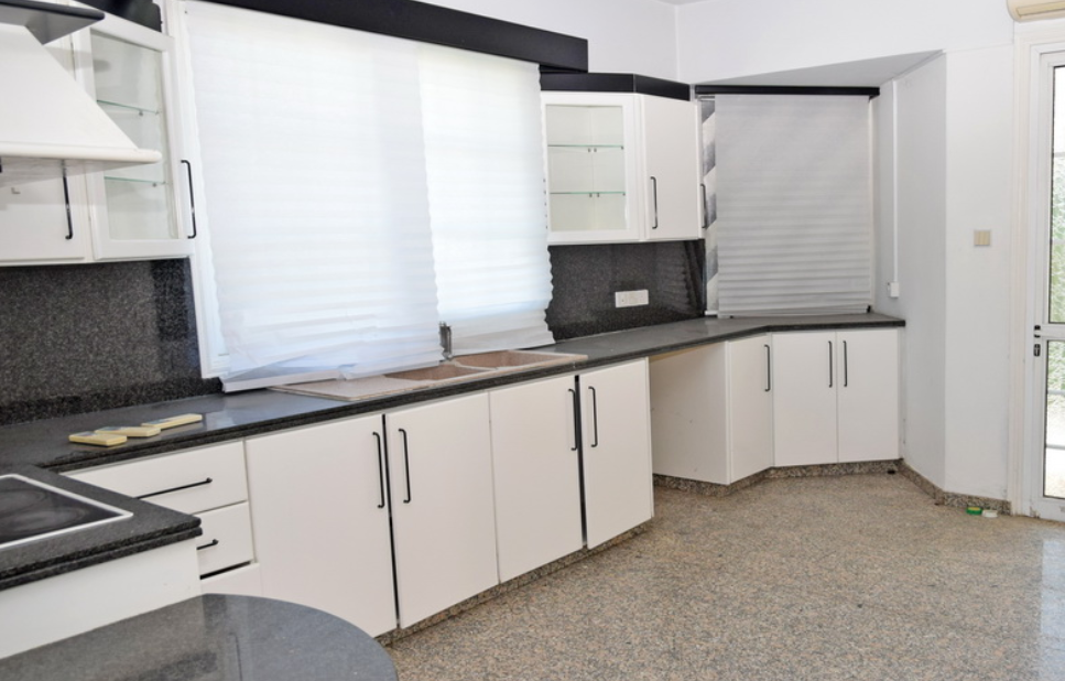 Four-Bedroom House in Egkomi, Nicosia image 9