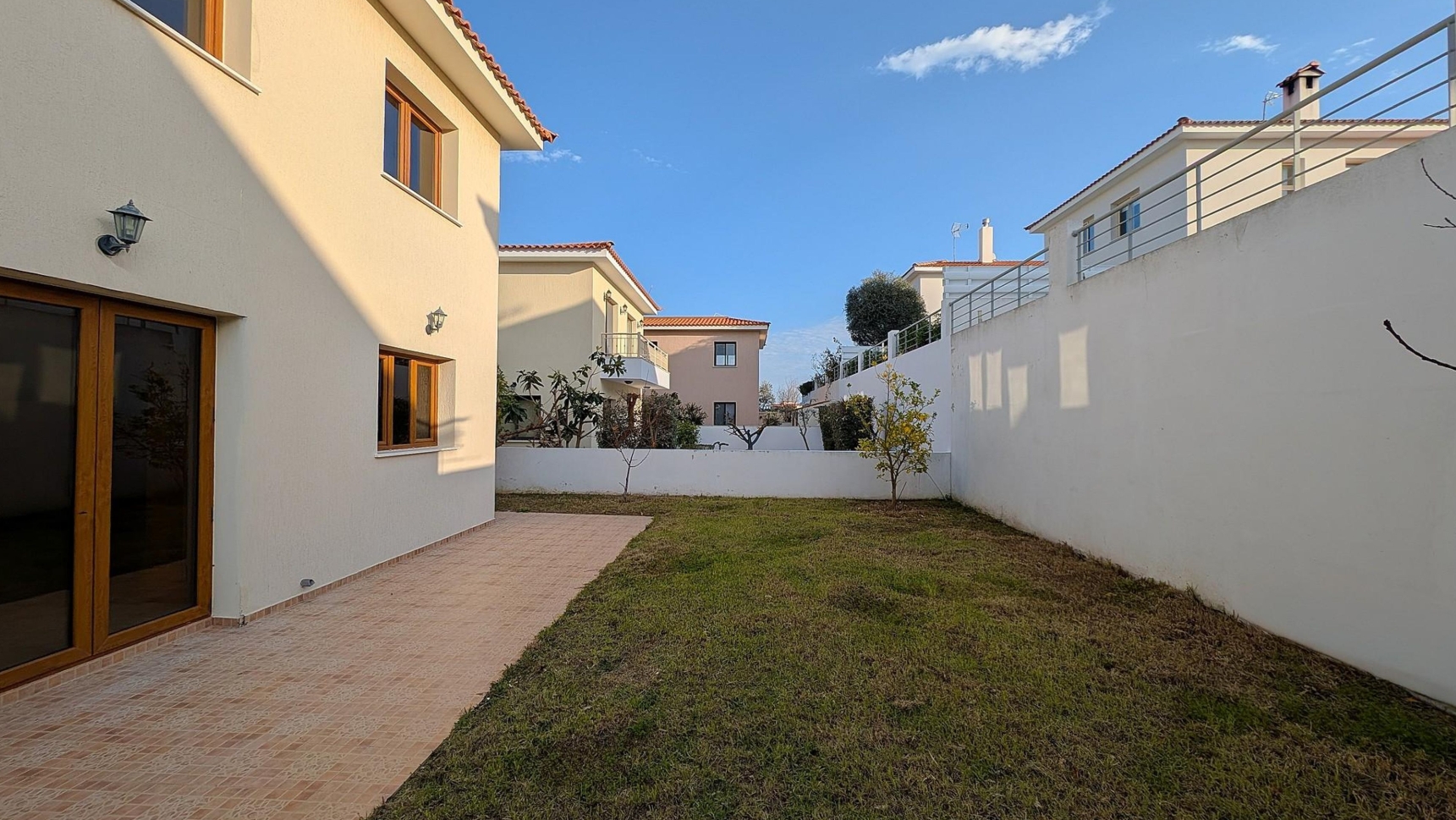 Elegant two-storey detached villa in the sought-after hillside community of Tsada, Paphos. image 6