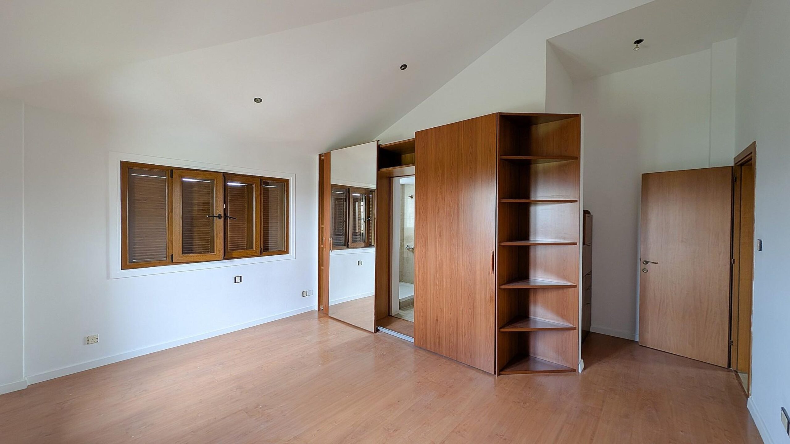 Luxury Two-Storey Mansion - Latsia (Agios Georgios), Nicosia image 7