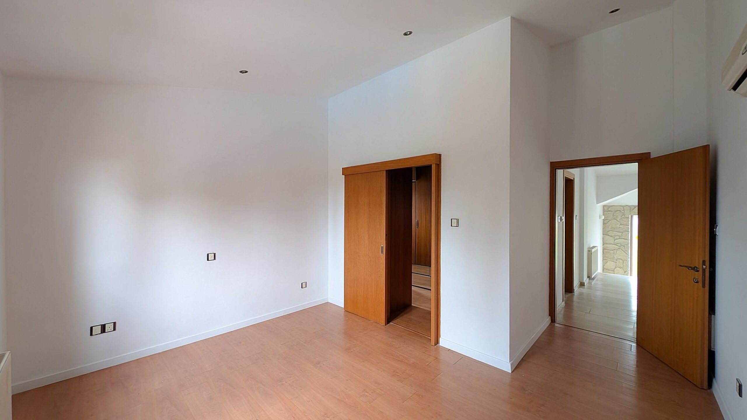 Luxury Two-Storey Mansion - Latsia (Agios Georgios), Nicosia image 6