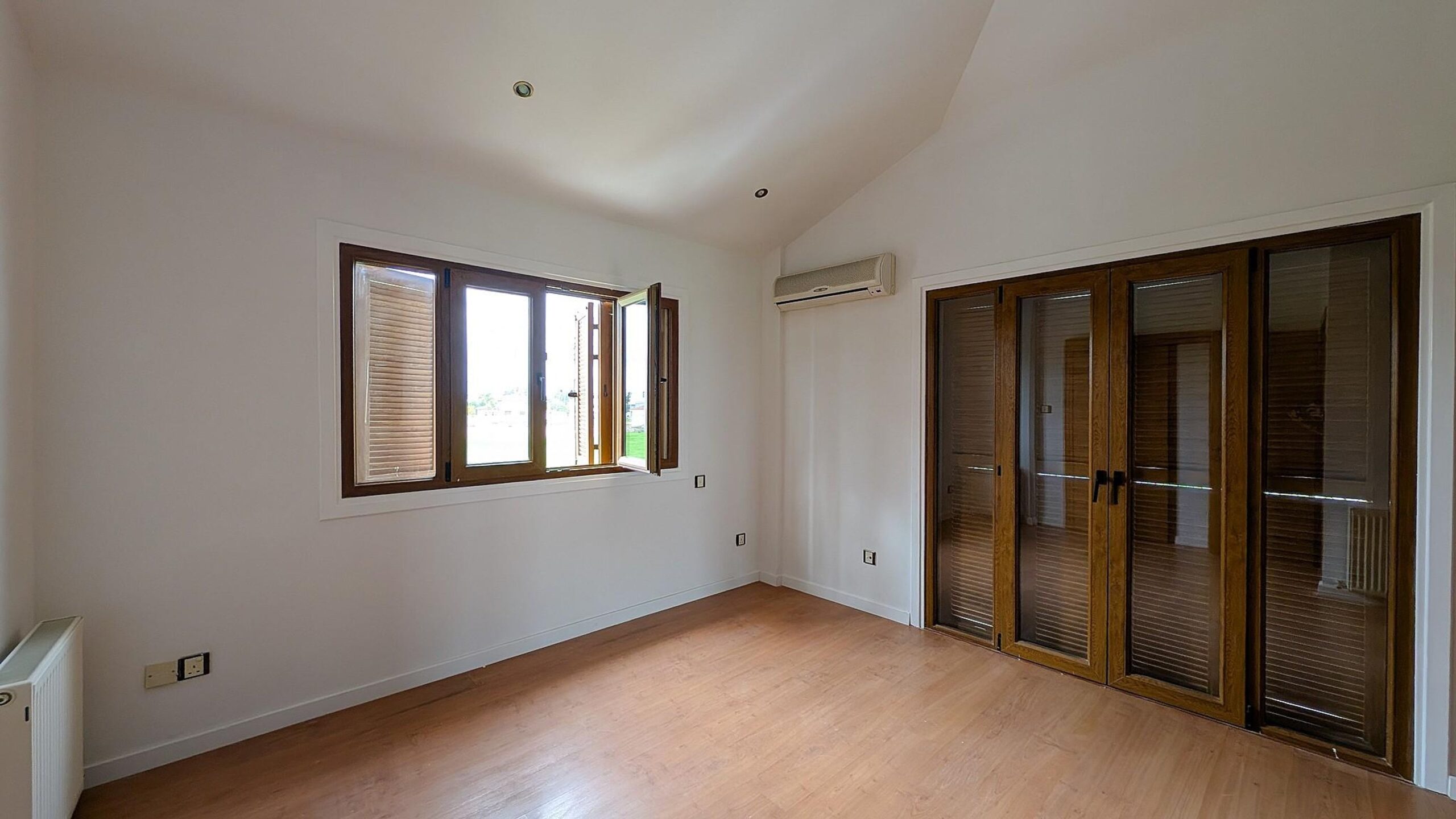 Luxury Two-Storey Mansion - Latsia (Agios Georgios), Nicosia image 30