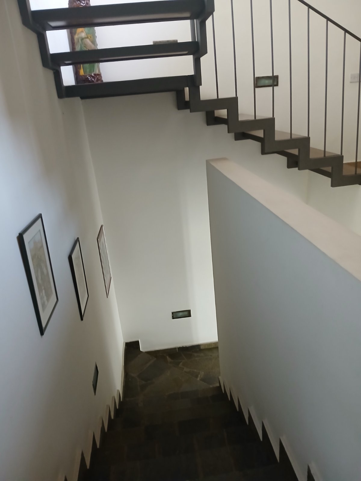 Spacious 4-Bedroom House with Attic image 17